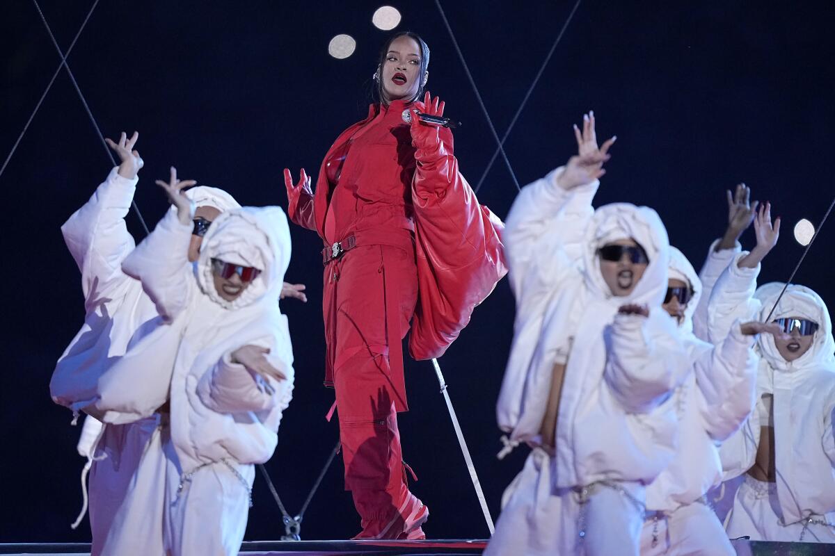 Pregnant Rihanna soars in Super Bowl halftime performance - The